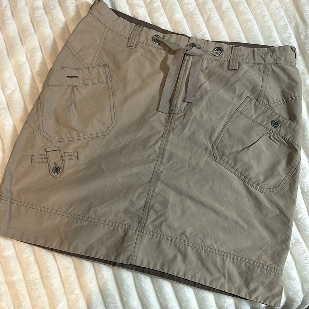 Columbia Brown skirt with front and back pockets